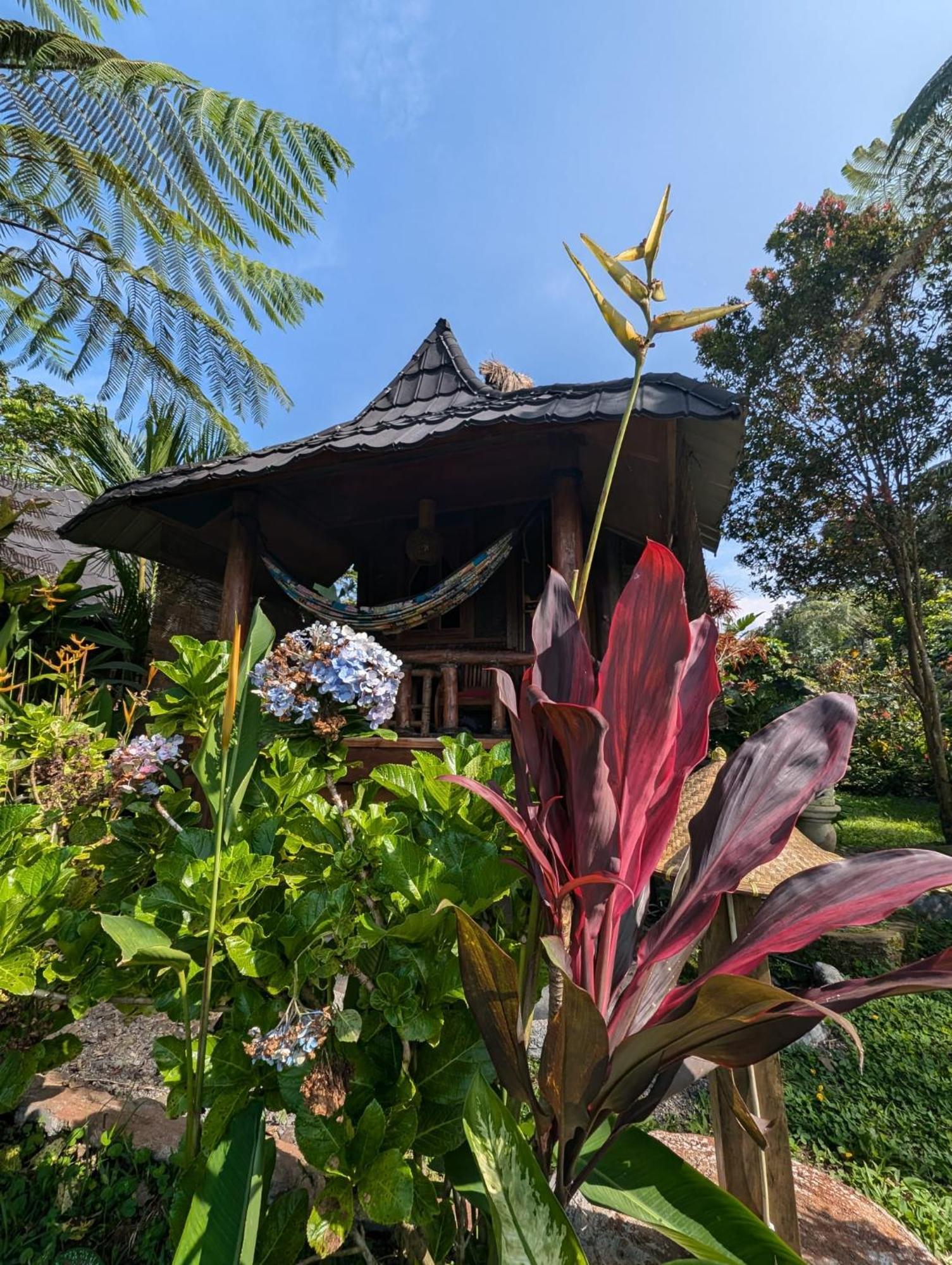 Satu Lingkung Hotel Tetebatu Exterior photo